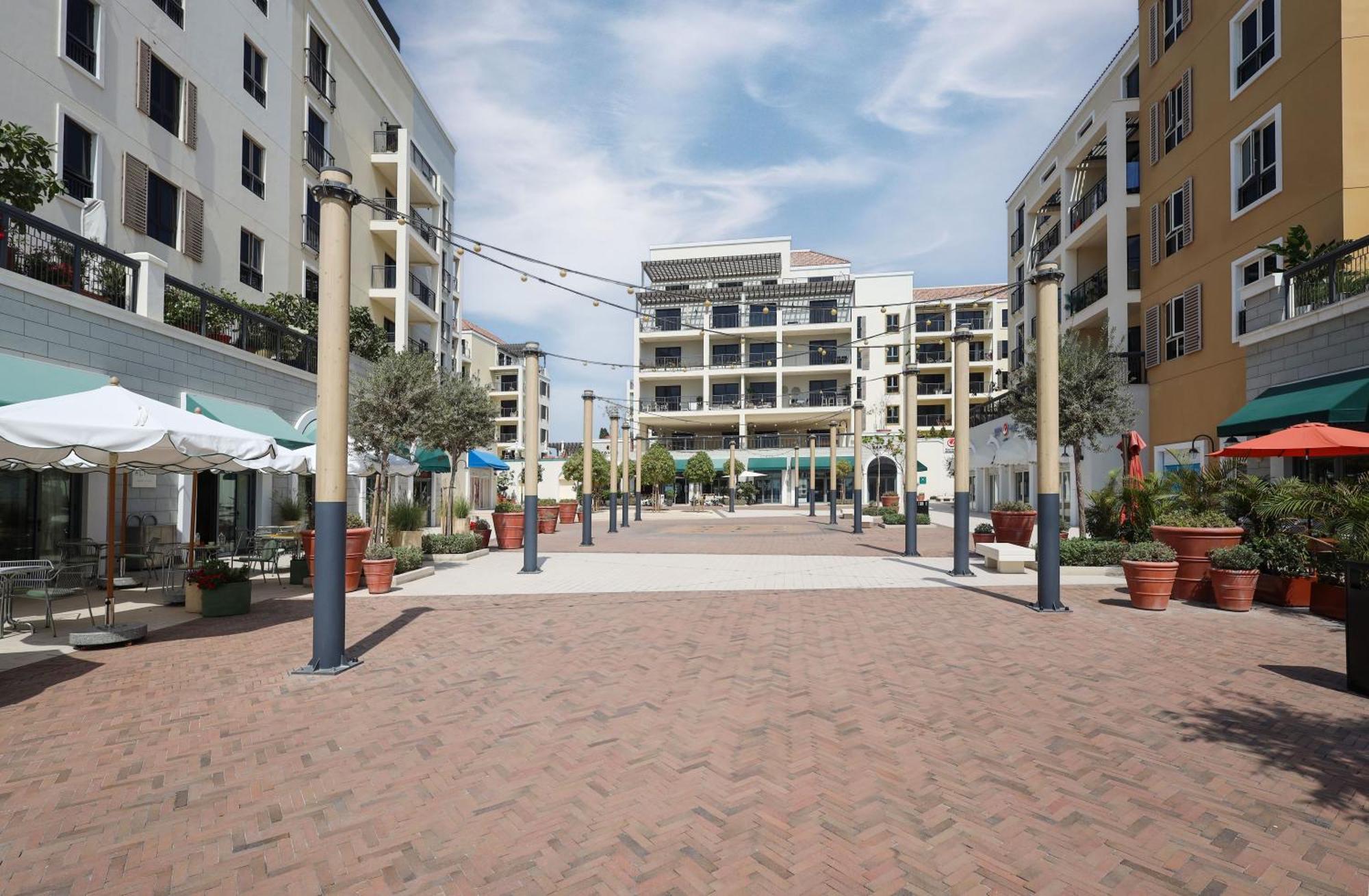 Elite Lux Homes - 1bhk Beachside Retreat At Port De La Apartment Dubai